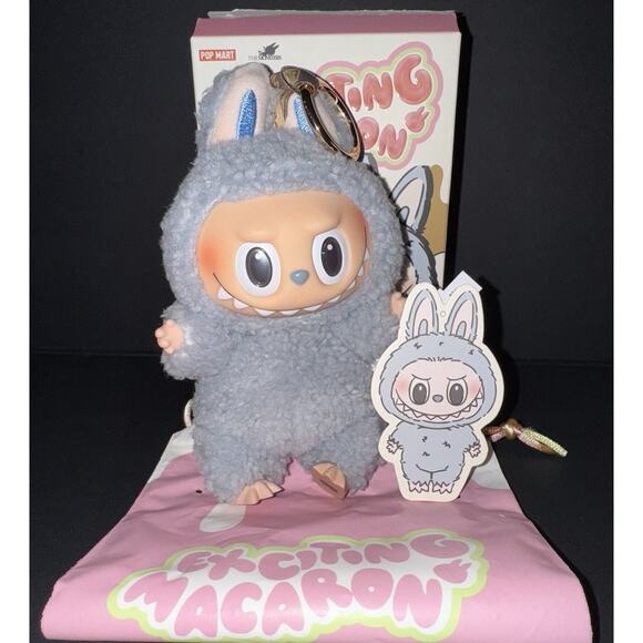 POP MART LABUBU THE MONSTERS - Exciting Macaron Vinyl Plush - Sea Salt Coconut - Picture 1 of 4